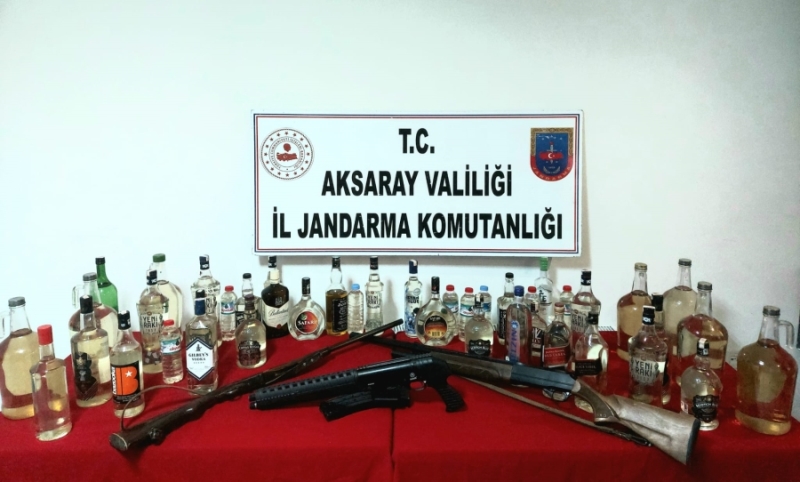 Aksaray’da Sahte İçki ve Ruhsatsız Silah Ticareti Yapan 1 Kişi Yakalandı  