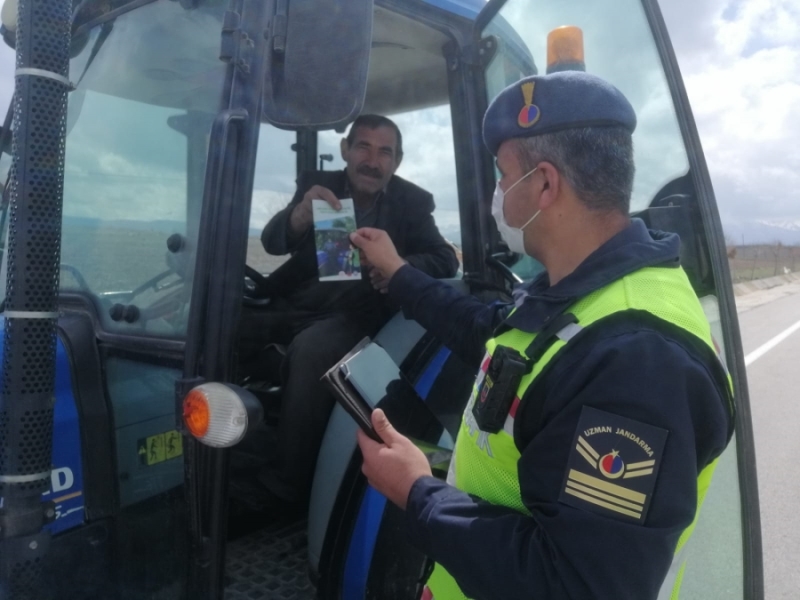 Aksaray jandarma trafikten traktörlere denetim