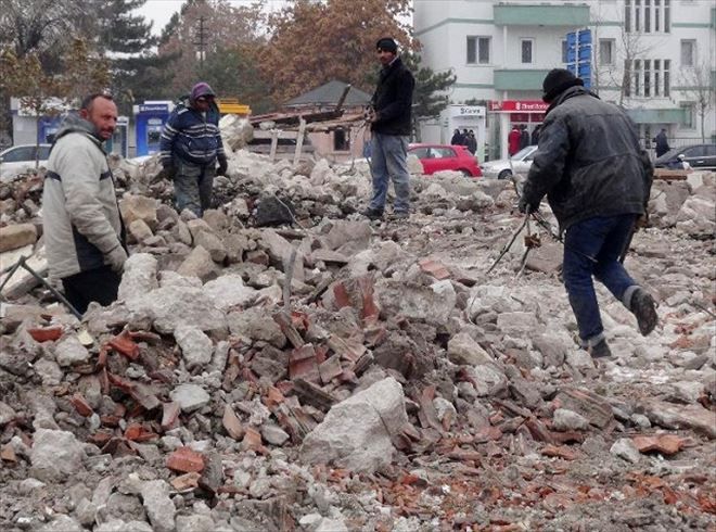 Aksarayda Yıkım Hurdacıların işine yaradı