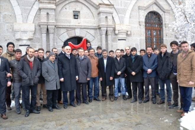 AGD Kilise Camisi`nde Namaz Kıldı