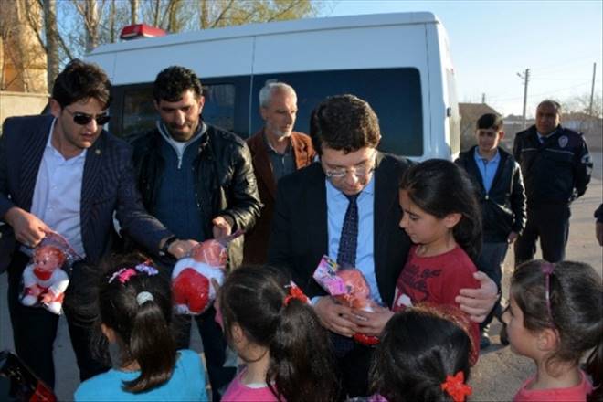 Başkan Yazgı Çocukları Oyuncakla Sevindirdi