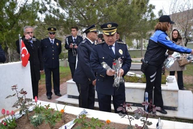 Polis Teşkilatı Şehitliği Ziyaret Etti