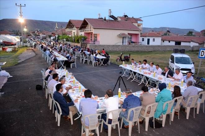 Hürriyet Mahallesinde Toplu İftar Yemeği 