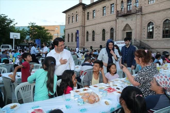 2 Bin 500 Kişi Mahalle İftarında Buluştu