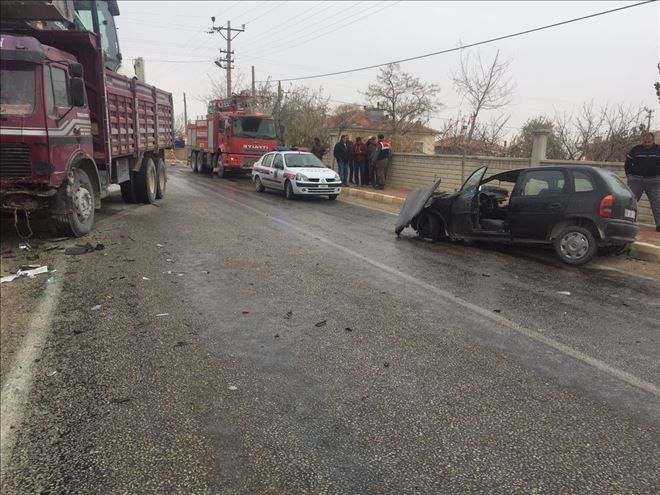 Otomobil ile kamyon çarpıştı: 1 ölü 1 yaralı  