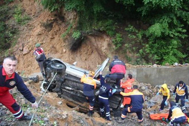 Öğrenciler Geziye giderken kaza yaptılar;1 kişi öldü