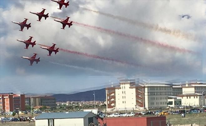 Türk Yıldızları Aksaray´da Gösteri yaptı