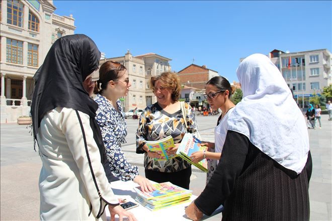 Sağlıklı yaşam aracı kitap dağıtıyor