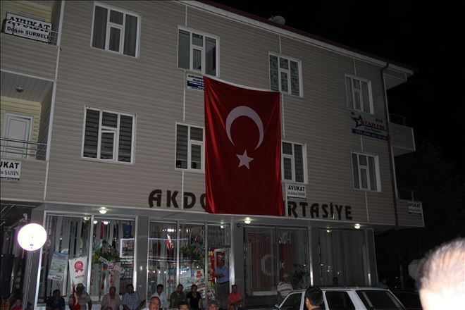 Akdoğan Kırtasiye Bayrak Satış Rekoru Kırdı 