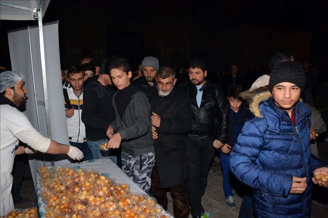 Belediye Mevlid Kandilinde Lokma Tatlısı İkram Etti