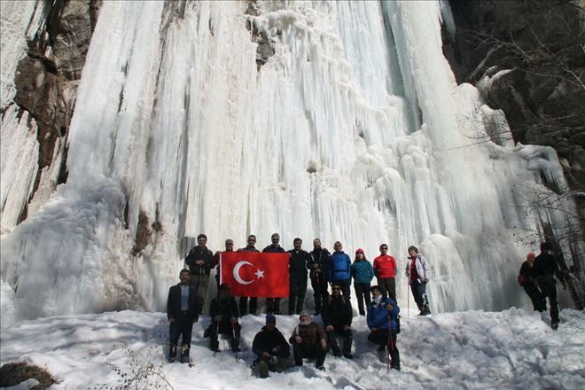 Donmuş Şelalede Nefes Kesen Tırmanış