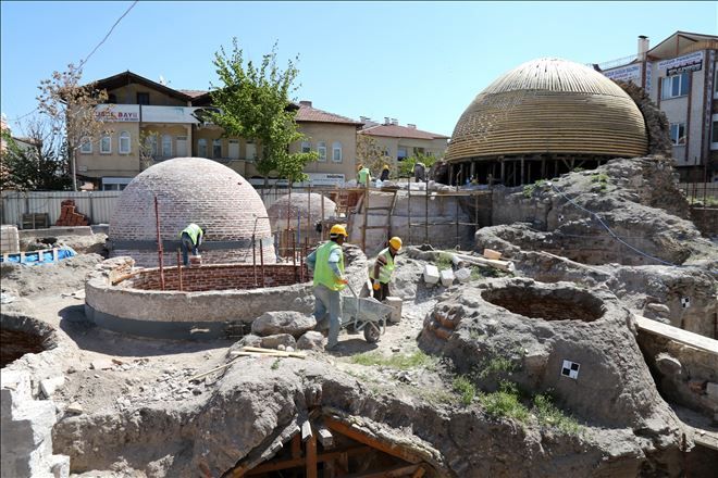 Başkan Yazgı, 2 Kılıçaslan Hamamında Restore Çalışmalarını İnceledi