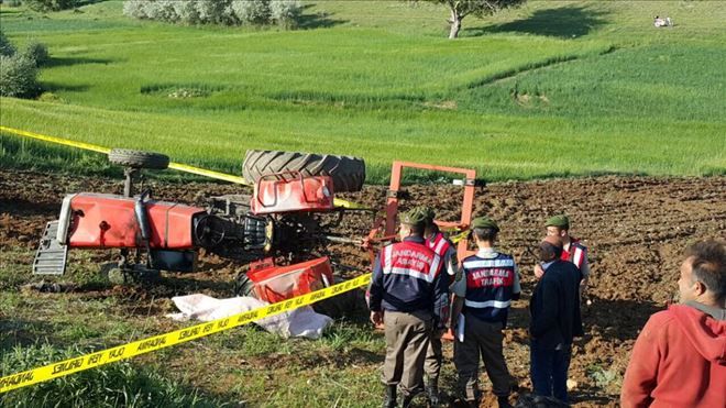 Traktör devrildi 1 kişi feci şekilde can verdi