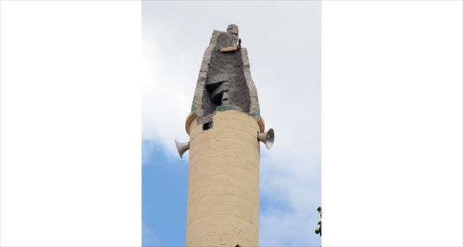 Tatlıca Köyünde cami minaresine yıldırım düştü