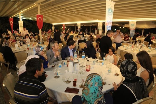 Aksaray´da yetim çocuklar iftarda buluştu