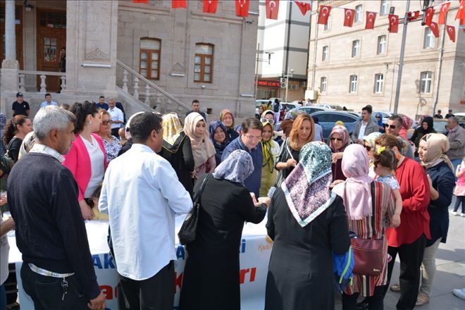 Ak Parti Kadın Kollarından Aşure İkramı