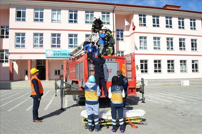 Aksaray´da ilkokul öğrencileri yangın tatbikatı yaptı