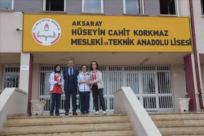 Sağlık Öğrencilerinden Çifte Başarı