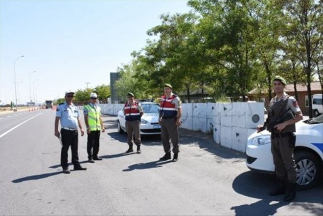 Aksaray´da Polis ve Jandarma birlikte uygulama yaptı