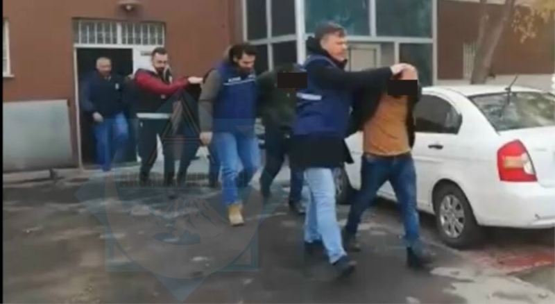 Aksaray Polisi Göçmen Kaçakçılığı Yapan Şahısları Yakaladı 