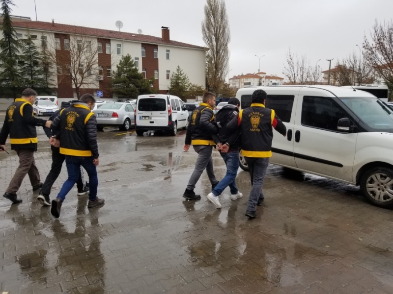 Aksaray’da Motosiklet Hırsızları Polisten Kaçmadı