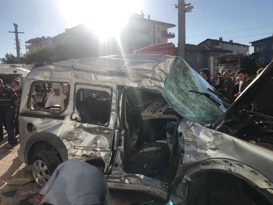 Aksaray ‘da TIR ile Kamyonet Çarpıştı 1 Kişi Yaralandı
