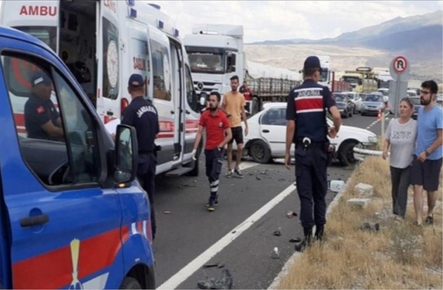 Aksaray da Kaza ; 4 Kişi Yaralandı