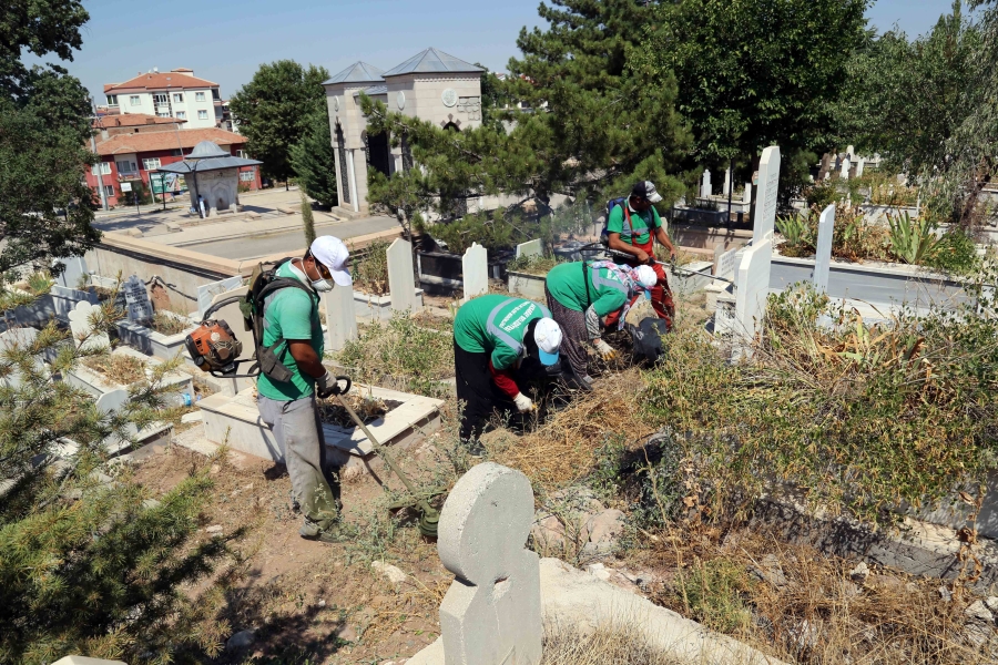 Aksaray Belediyesi Mezarlıklarda Bayram Temizliğine Başladı