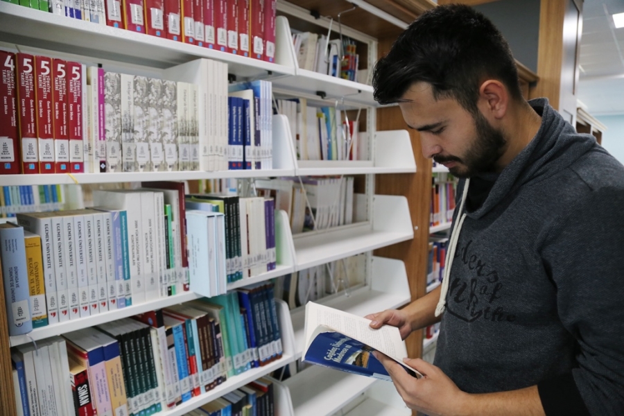 Aksaray Üniversitesinin Kütüphanesindeki K,itap Sayısı Artmaya Devam Ediyor
