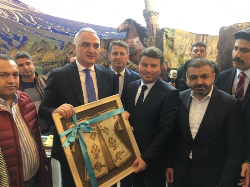 Turizm Bakanı Mehmet Nuri Ersoy EMİTT Fuarında Aksaray Standını Ziyaret Etti