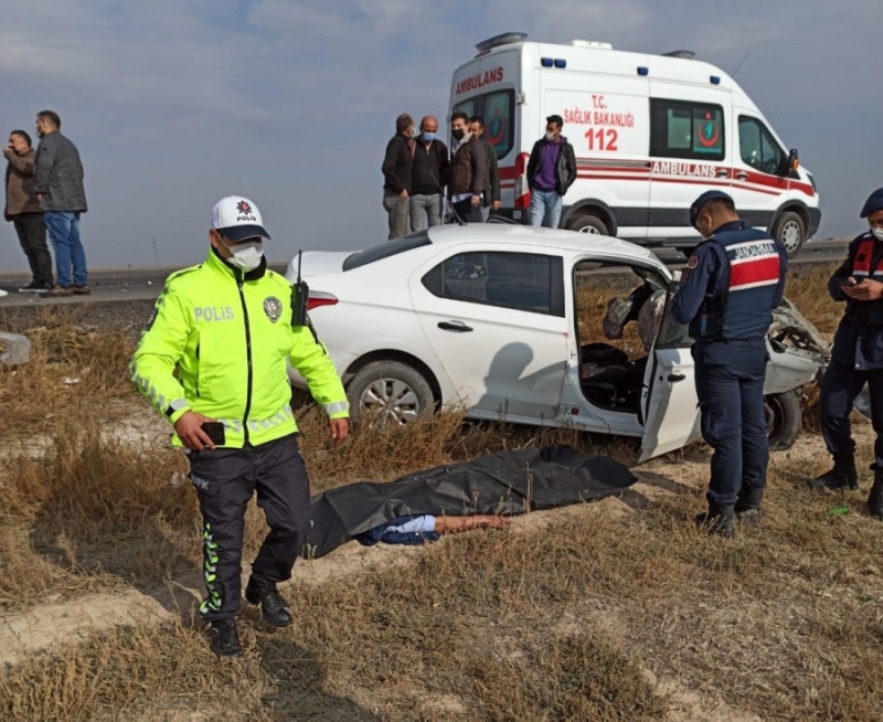 Otomobil tıra arkadan çarptı: 1 ölü 1 yaralı