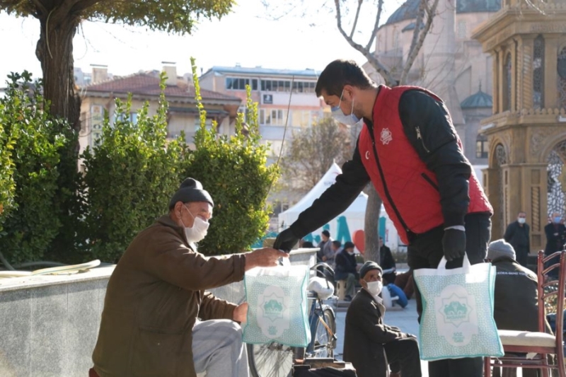 Aksaray Belediyesi  Sokak Satıcıları ve Ayakkabı Boyacılarını Sevindirdi