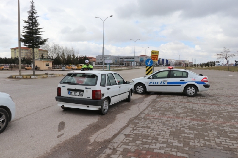 Aksaray polisi trafik kuralı ihlallarına geçit vermiyor