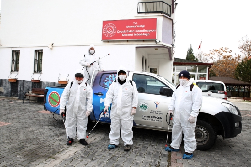    Aksaray Belediyesinin Korona Virüs Dezenfekte Ekibi, Halk Sağlığını Korumak İçin Çalışmalarını Sürdürüyor