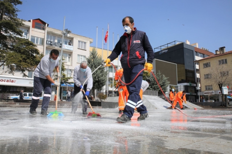 Belediye Cadde, Sokak ve Meydanları Dezenfekte Etmeye Devam Ediyor