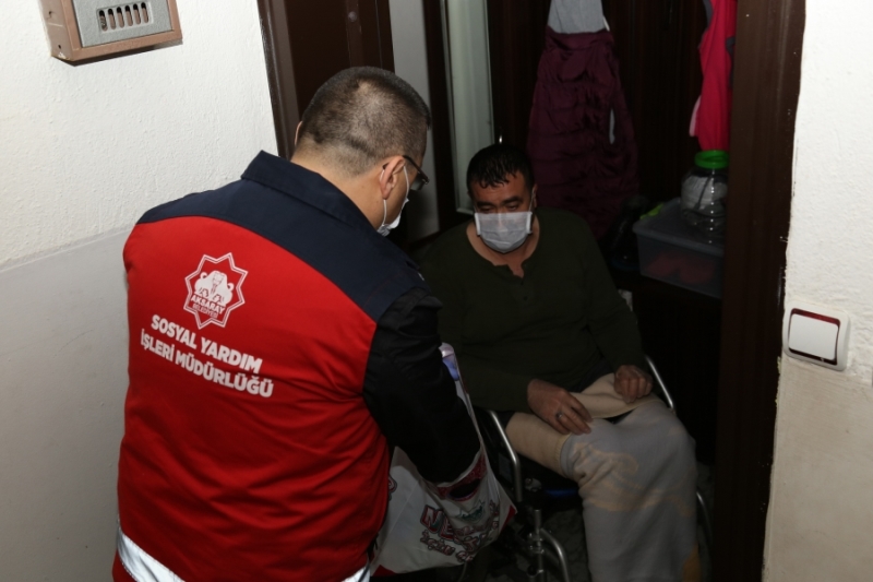 Aksaray Belediyesi Yaşlıların ve Kronik Hastalığı Olanların İhtiyaçlarını Karşılıyor