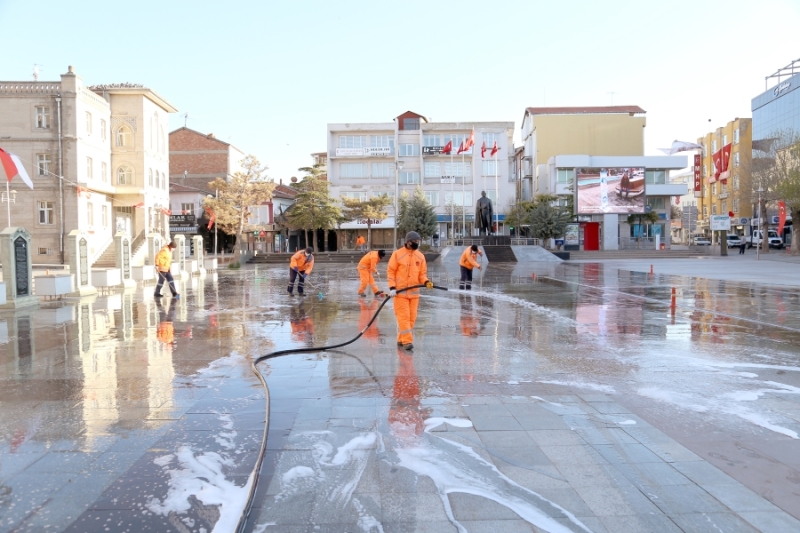 Aksaray Belediyesi Cadde Sokak Ve Meydanları Bol Köpüklü Su İle Yıkadı