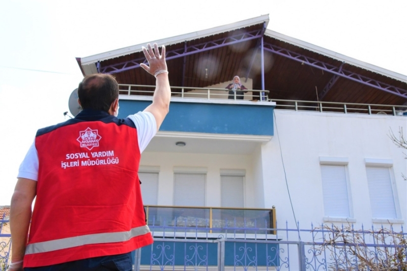 Aksaray Belediyesi Evden Çıkamayanların İhtiyaçlarını Karşılamaya Devam Ediyor