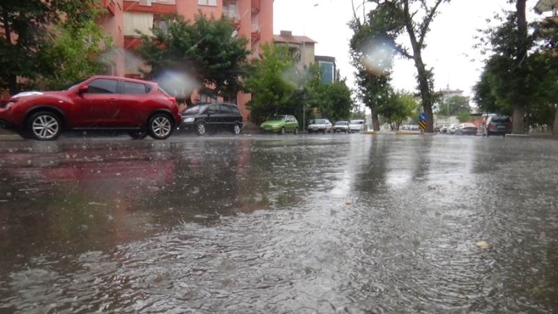 Aksaray’da şiddetli sağanak yağmur yağışı