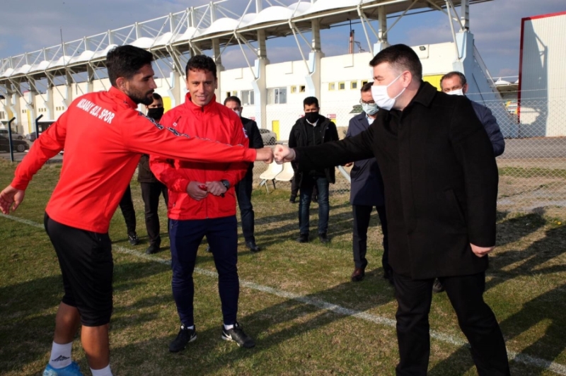 Başkan Dinçer Aksaray Belediye Spor Futbolcularına Başarılar Diledi