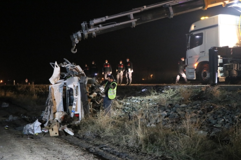 Aksaray’da meydana gelen  feci kazada 7 kişi hayatını kaybetti