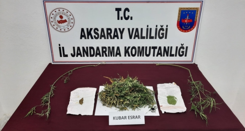 Aksaray Jandarması uyuşturucu madde ticareti ve İmalatı yapan şahsın evine baskın yaptı 