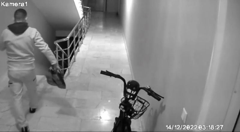 Hırsız Güvenlik Şifresini Kırdığı Binada Önce Ayakkabıları Sonra Elektrikli Bisikleti Çaldı