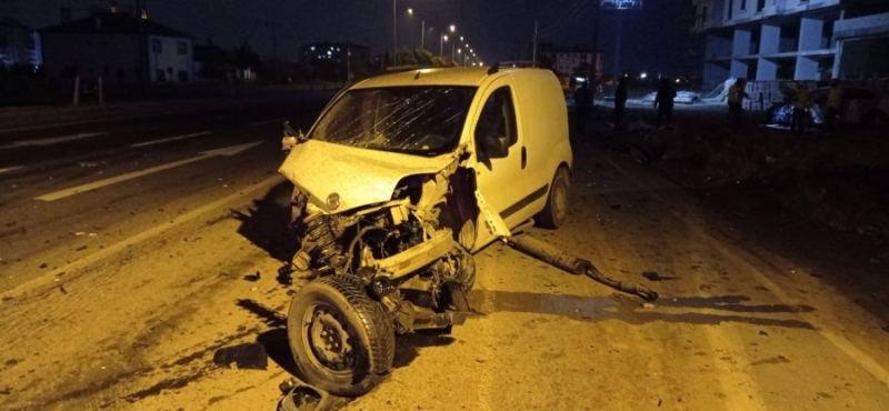 Aksaray da meydana gelen trafik kazasında 3 kişi yaralandı 