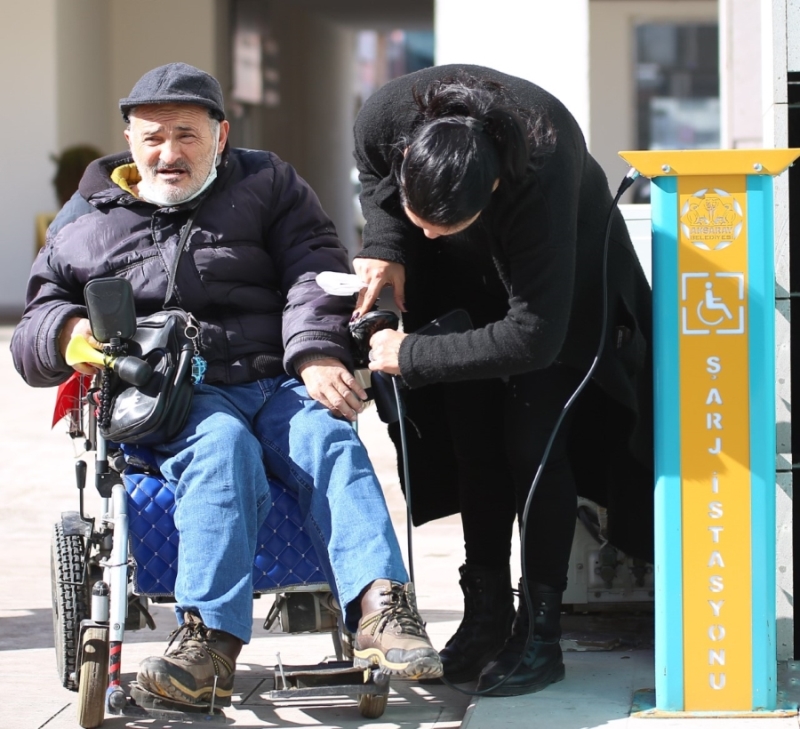 Aksaray Belediyesi Engelli Akülü Araçları İçin Şarj İstasyonları Kurdu