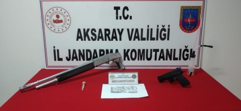 Aksaray Jandarması Uyuşturucu Tacirlerine Yaptığı Operasyonda 2 Kişiyi Yakaladı 