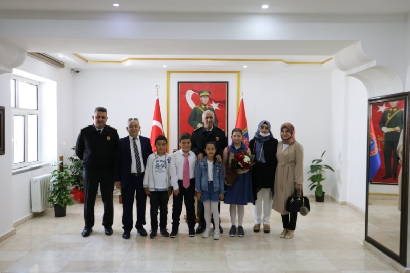 Aksaray Kamber Gülizar Demir İlkokulu Öğretmen ve Öğrencilerinden oluşan Bir Heyet  Jandarmayı Ziyaret Etti