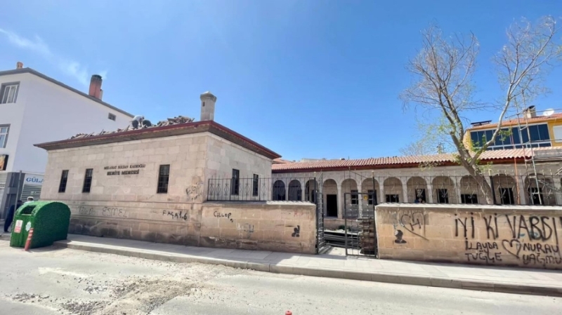 Aksaray Belediyesi, Bedriye Medresesi’nde Restorasyon Çalışmalarını Sürdürüyor