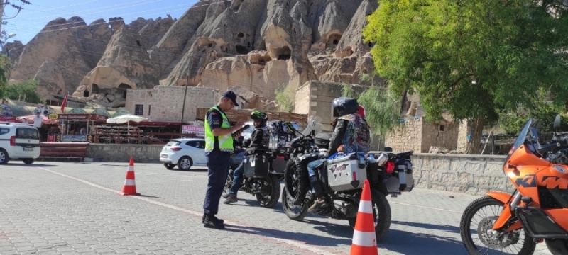 Aksaray Jandarması Motosiklet Sürücülerini Denetlemeye Devam Ediyor 