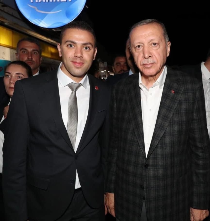 Cumhuriyet mahallesi muhtarı Emre Ağaçdelen Cumhurbaşkanı Recep Tayyip Erdoğan ile görüşme fırsatı buldu